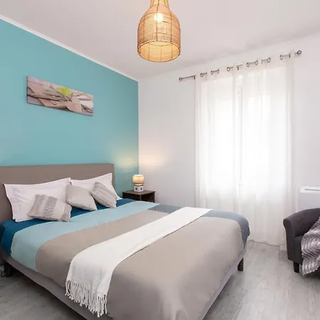 Le St Leon : Lit Queen Size * Wifi * Ideal Couple Daire