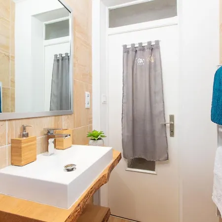 Daire Le St Leon : Lit Queen Size * Wifi * Ideal Couple