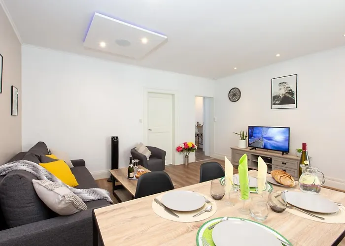 Apartment Le St Leon : Lit Queen Size * Wifi * Ideal Couple