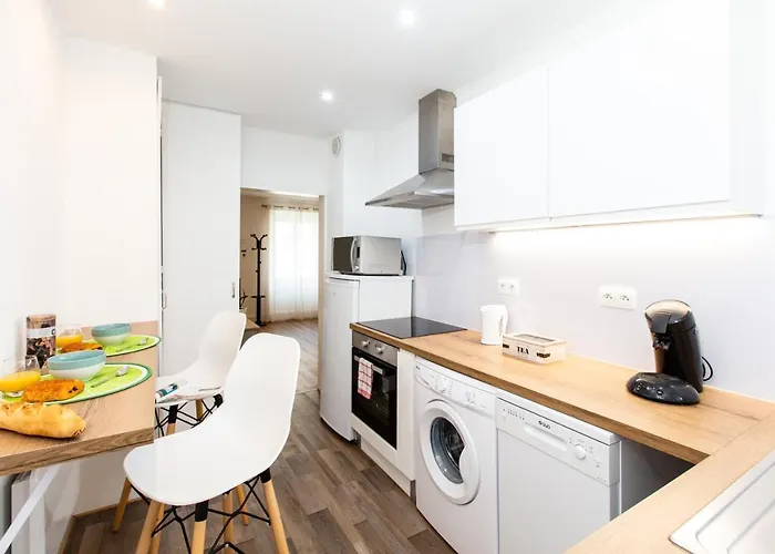 Le St Leon : Lit Queen Size * Wifi * Ideal Couple Apartment
